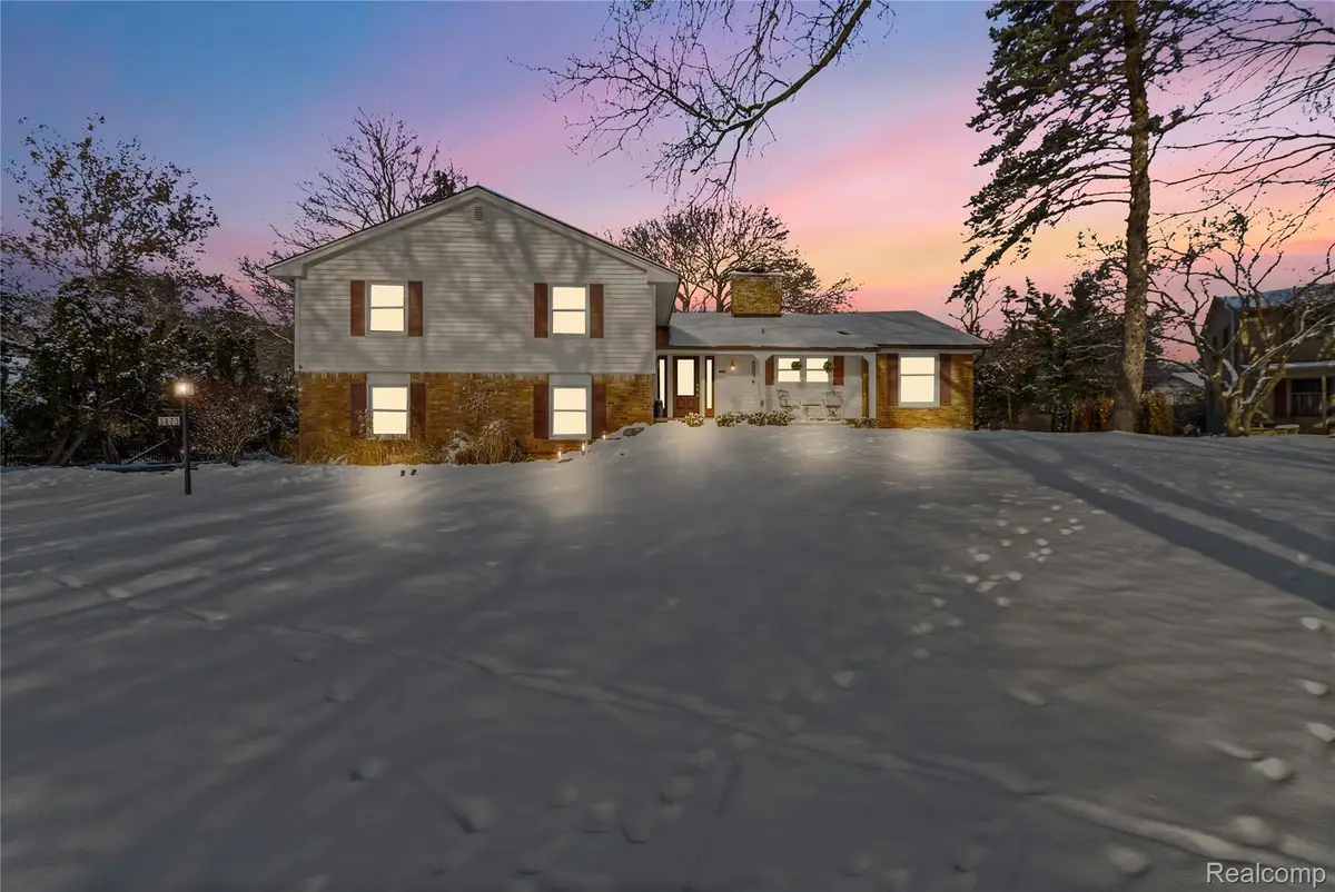 3873 Top View Court, Bloomfield, MI 48304 - #1
