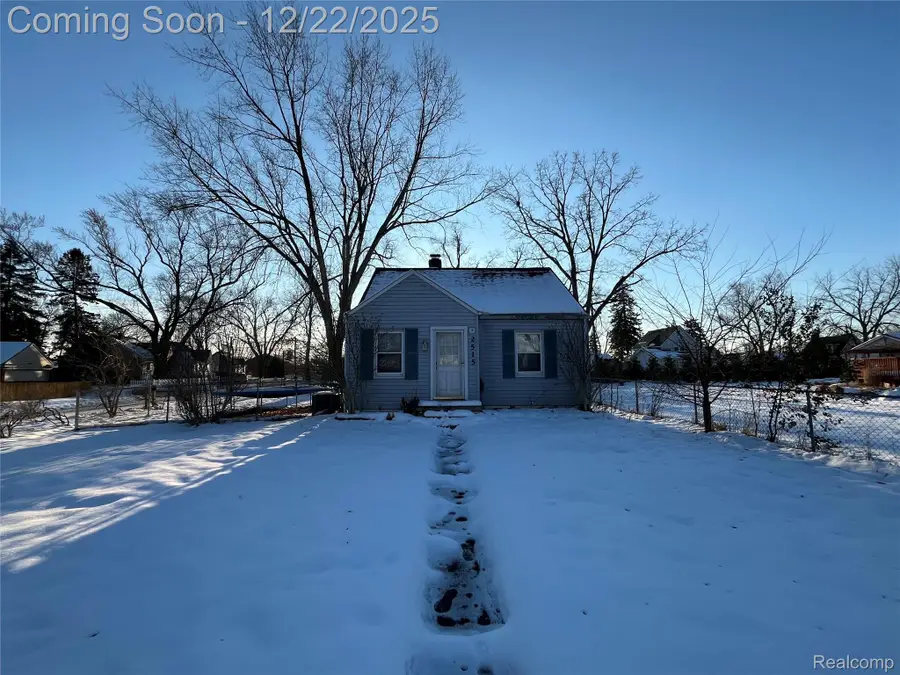 2515 Normadele Avenue, Waterford, MI 48328 - Image #2