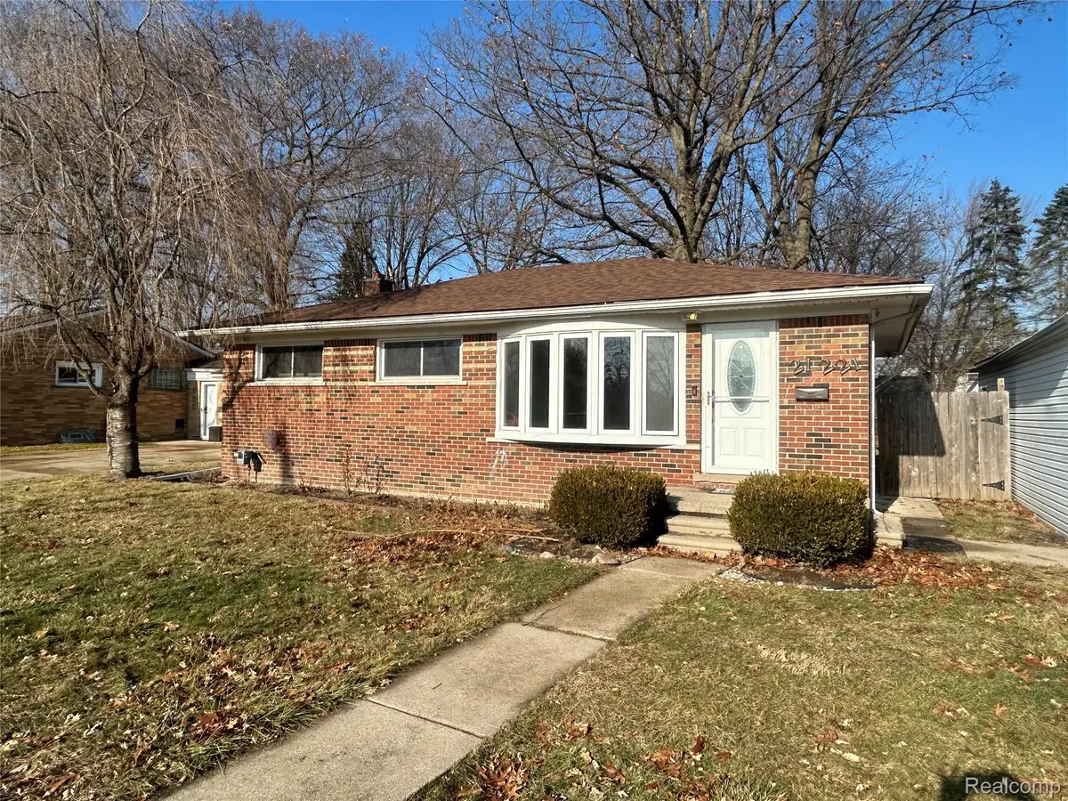 21221 Gordon Road, Saint Clair Shores, MI 48081 - #1
