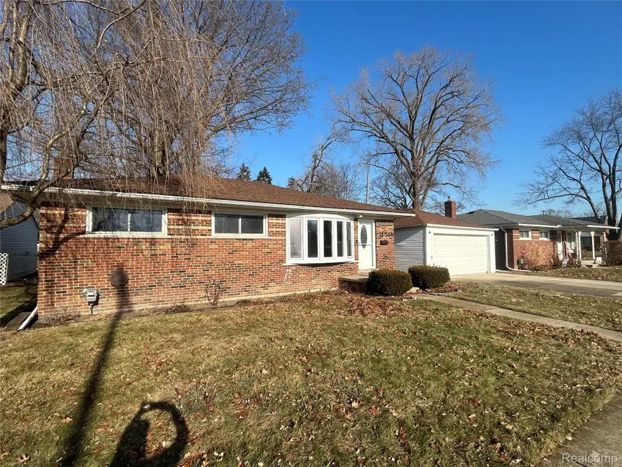 21221 Gordon Road, Saint Clair Shores, MI 48081 - #3