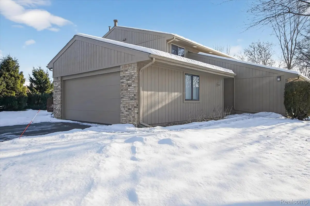 4364 S Meadow Drive, Waterford, MI 48329 - Image #1