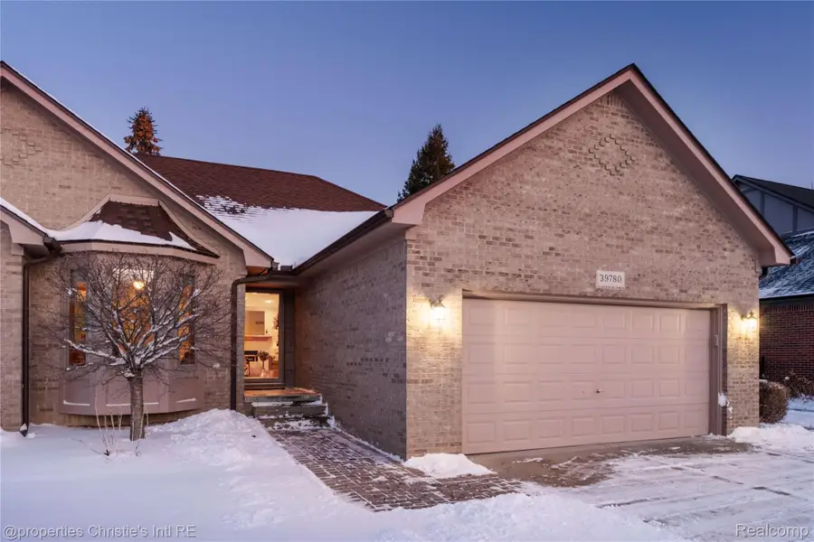 39780 Southpointe Avenue, Harrison Charter Township, MI 48045 - #2