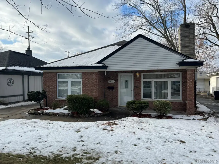 7411 N Vernon Street, Dearborn Heights, MI 48127 - #2