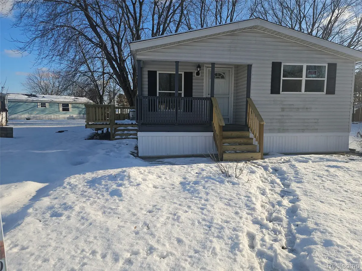 6274 Cree Ct, Flint, MI 48506 - #1