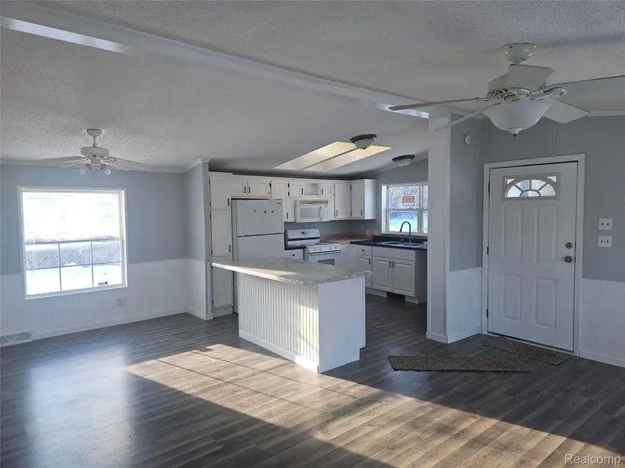 6274 Cree Ct, Flint, MI 48506 - #2