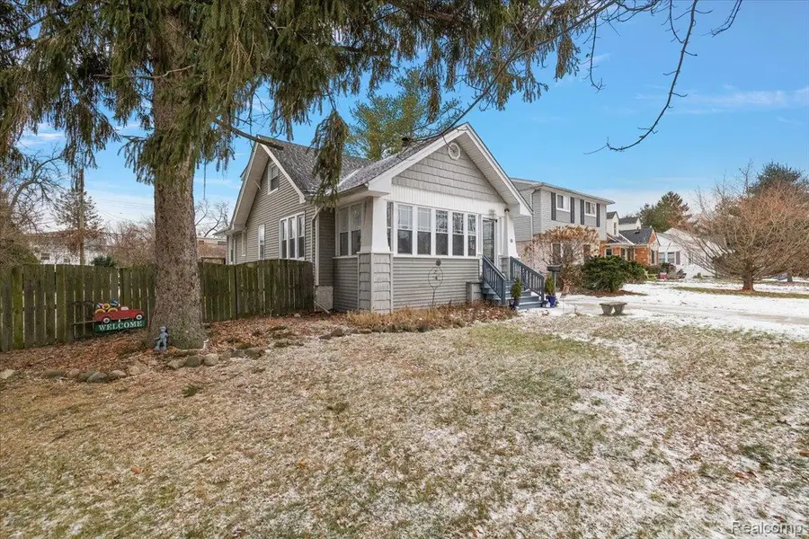 140 E Lawrence Avenue, Royal Oak, MI 48073 - #2