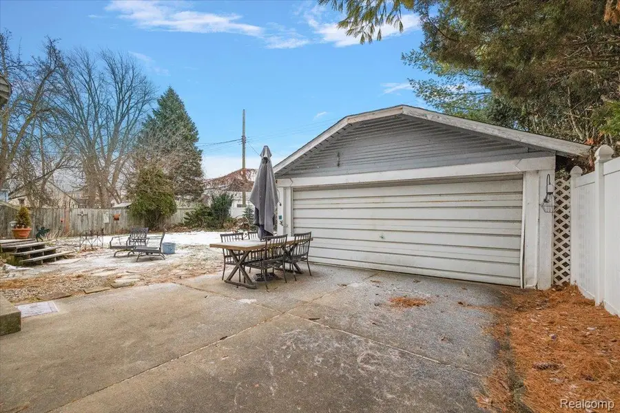 140 E Lawrence Avenue, Royal Oak, MI 48073 - #3