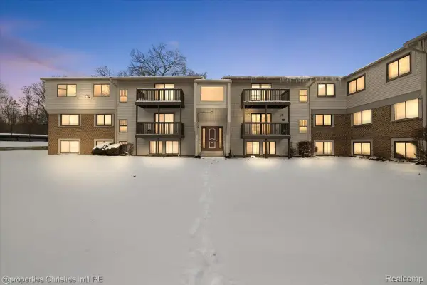 30042 W 12 Mile Road #53, FarmingtonHills, MI 48334