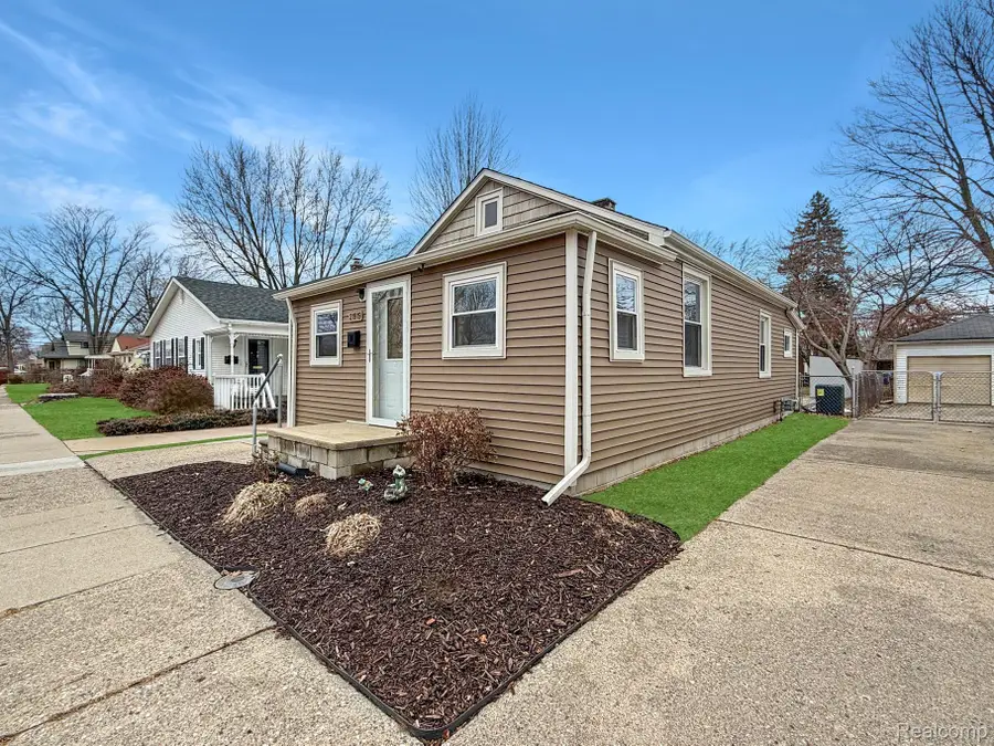21919 Avalon Street, Saint Clair Shores, MI 48080 - #3
