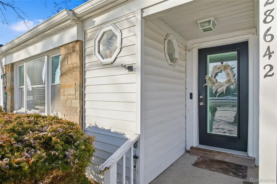 28642 7 Mile Road, Livonia, MI 48152 - #2