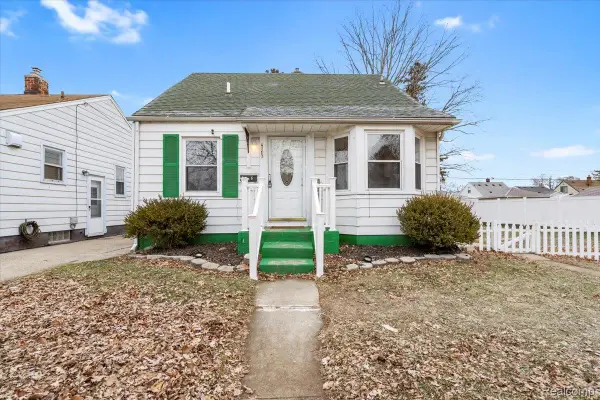 2146 University Avenue, LincolnPark, MI 48146