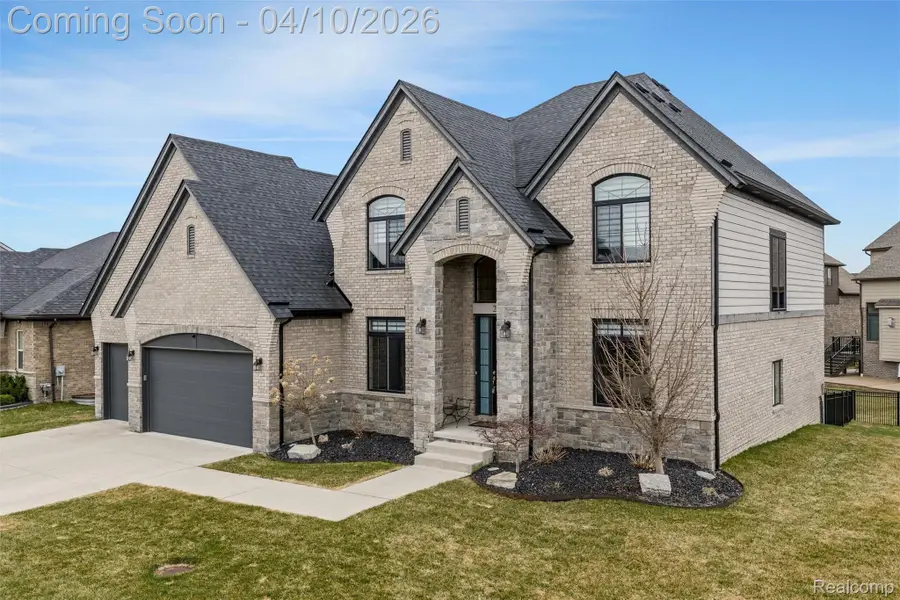 21924 E Majestic Drive, Macomb, MI 48044 - #2