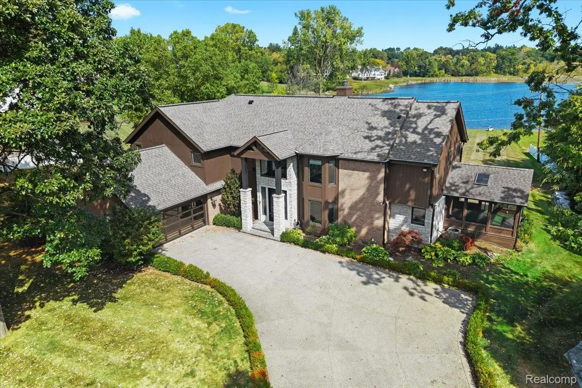 3403 Chickering Lane, Bloomfield, MI 48302 - Image #1