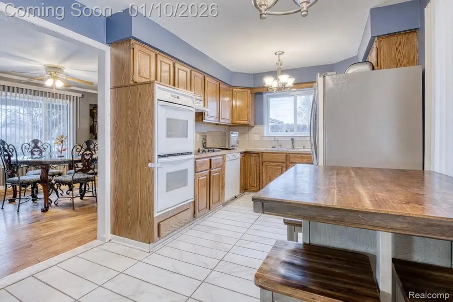 30650 Glenwood Circle, Warren, MI 48088 - Image #2