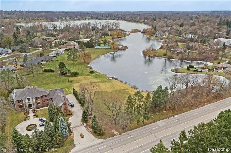 4456 W Maple Road, Bloomfield, MI 48301 - #2