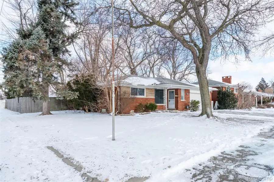 29492 Geraldine Drive, Warren, MI 48093 - Image #2