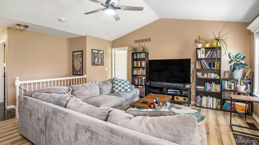 24272 Charles Drive, Brownstown, MI 48183 - Image #3