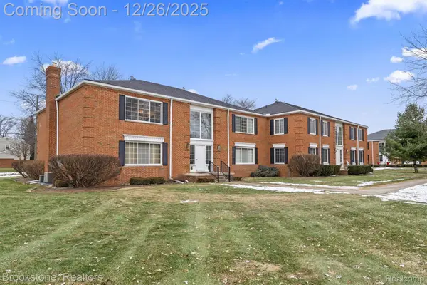 670 E Fox Hills Drive, BloomfieldHills, MI 48304