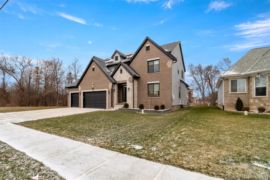 8615 Greendale Drive, Sterling Heights, MI 48312 - Image #2
