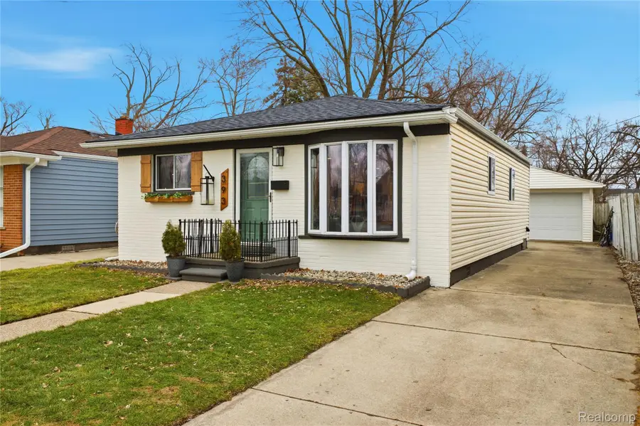 393 W Hudson Avenue E, Madison Heights, MI 48071 - Image #2