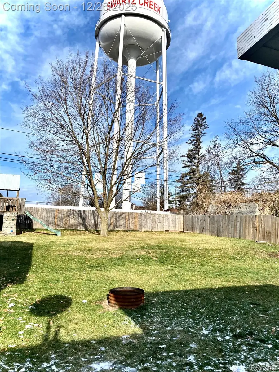 8474 Chesterfield Drive, Swartz Creek, MI 48473 - Image #3