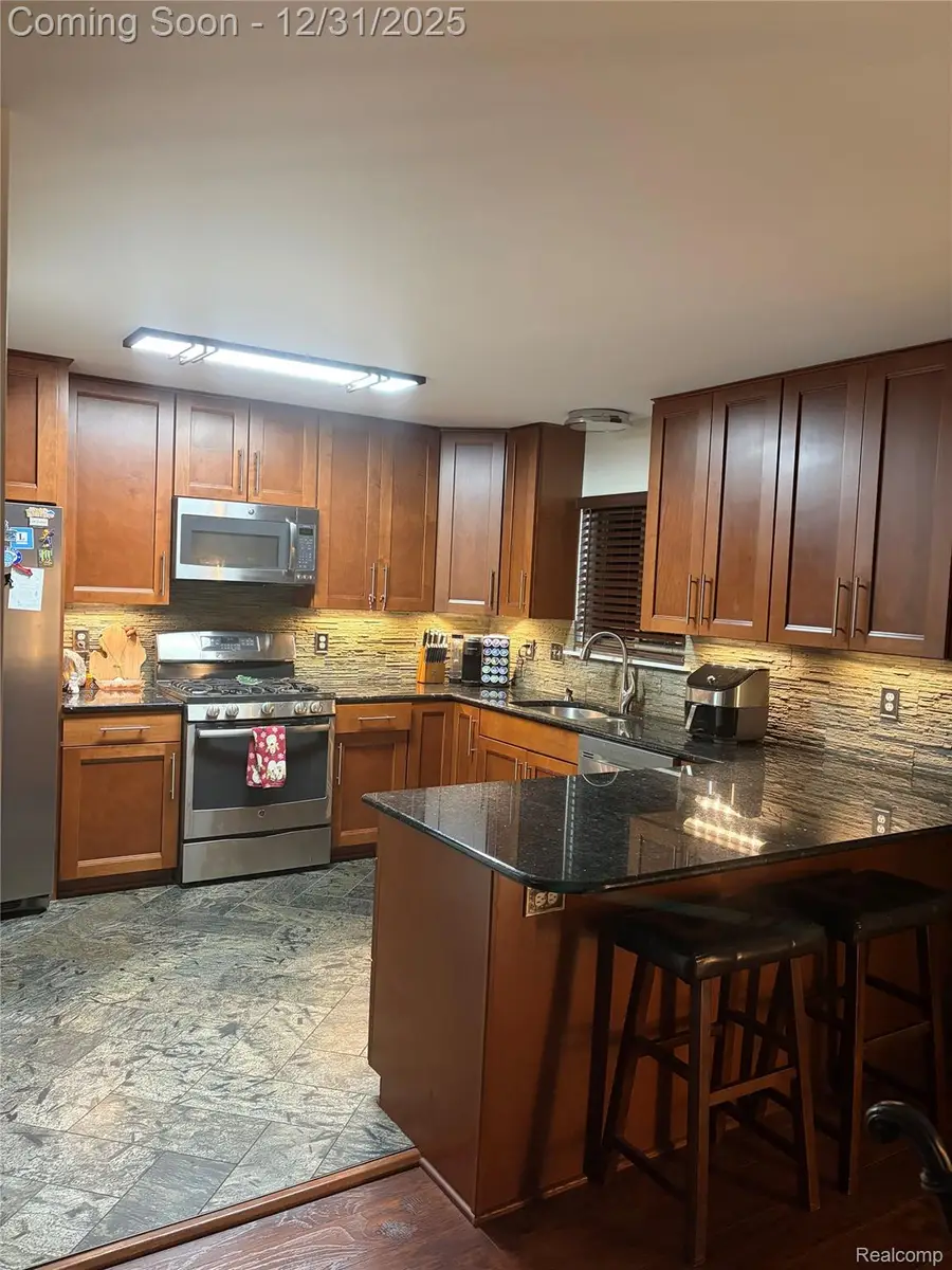 5119 Cohoctah Place, Waterford, MI 48327 - Image #3