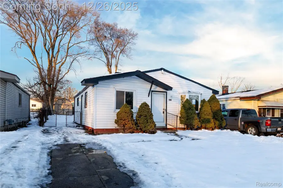 152 W Mansfield Avenue, Pontiac, MI 48340 - Image #2