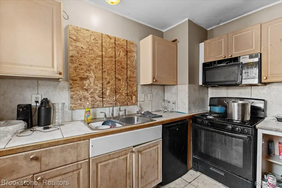 16524 Pierson Street, Detroit, MI 48219 - Image #2