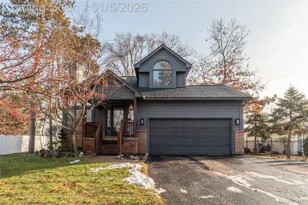 2526 Marchar Drive, WolverineLake, MI 48390