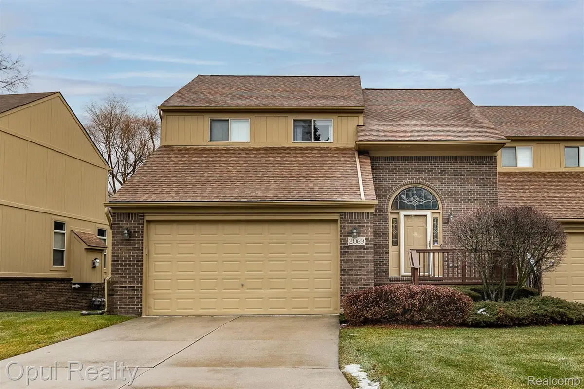 2069 Rochelle Park Drive, Rochester Hills, MI 48309 - Image #1