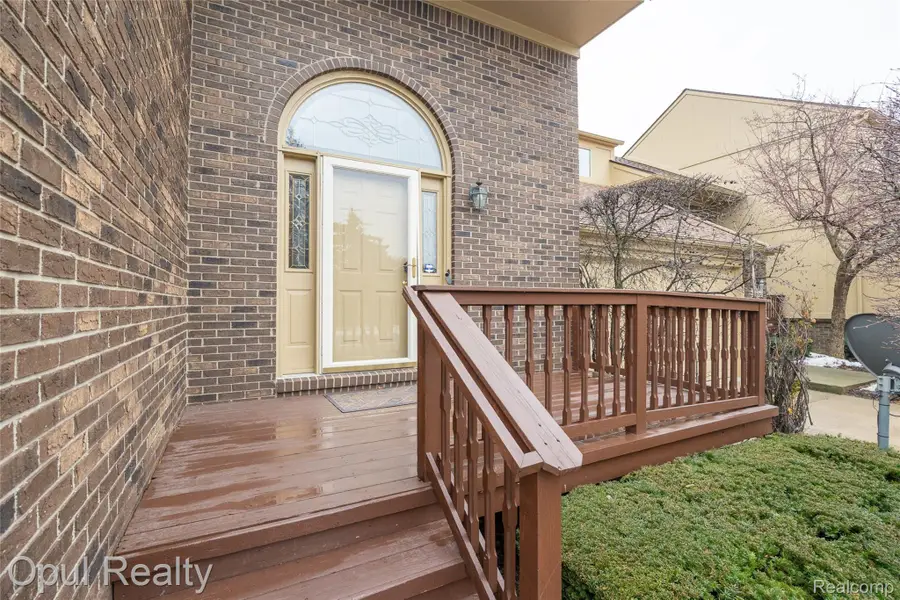 2069 Rochelle Park Drive, Rochester Hills, MI 48309 - Image #3