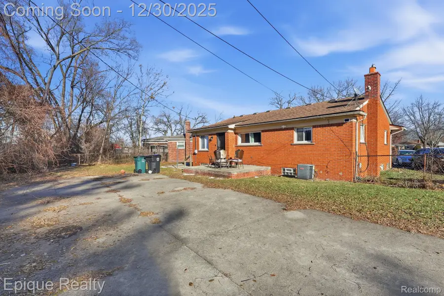 12801 Sterling Court, Oak Park, MI 48237 - Image #2