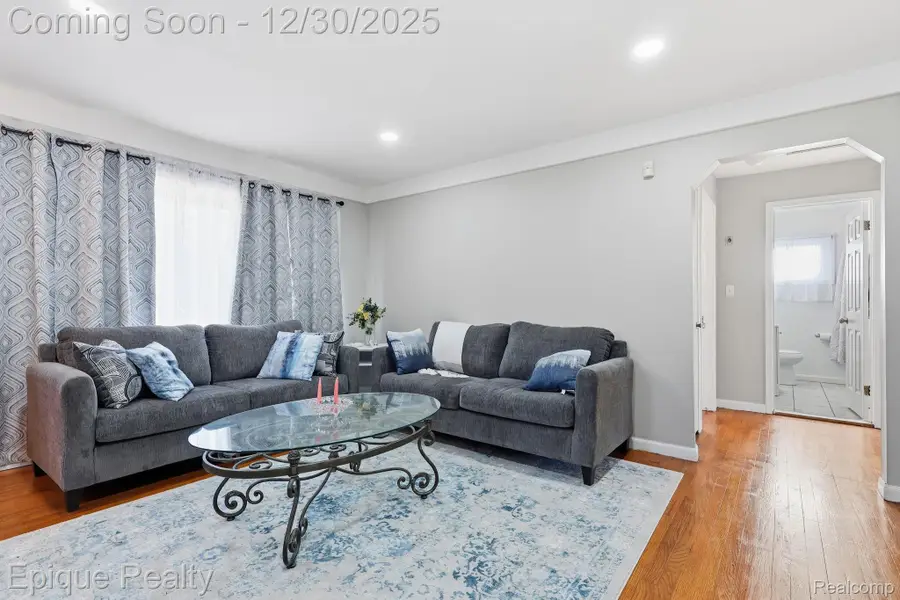 12801 Sterling Court, Oak Park, MI 48237 - Image #3