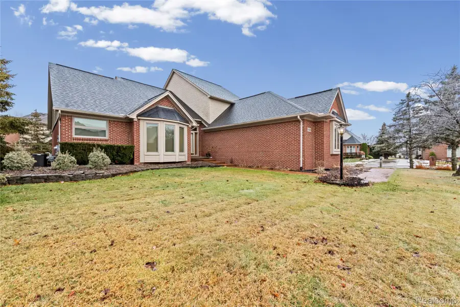 55206 Leonard Court, Shelby Charter Township, MI 48316 - Image #3