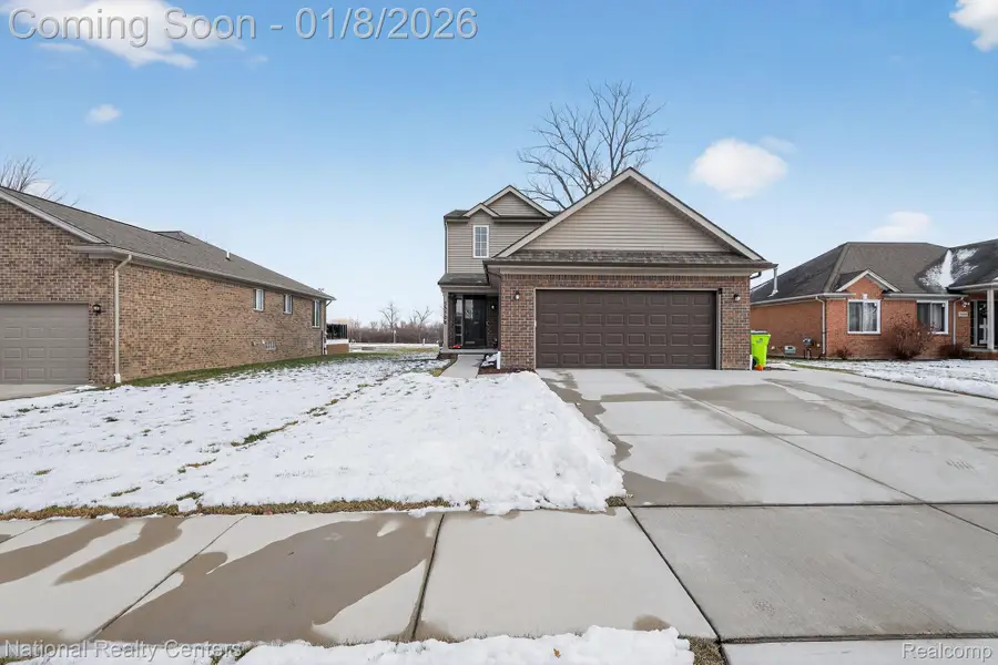 33708 Aurora Drive, Clinton Township, MI 48035 - Image #2