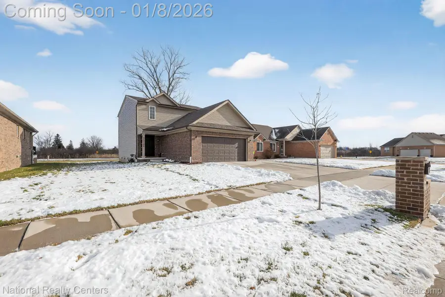 33708 Aurora Drive, Clinton Township, MI 48035 - Image #3