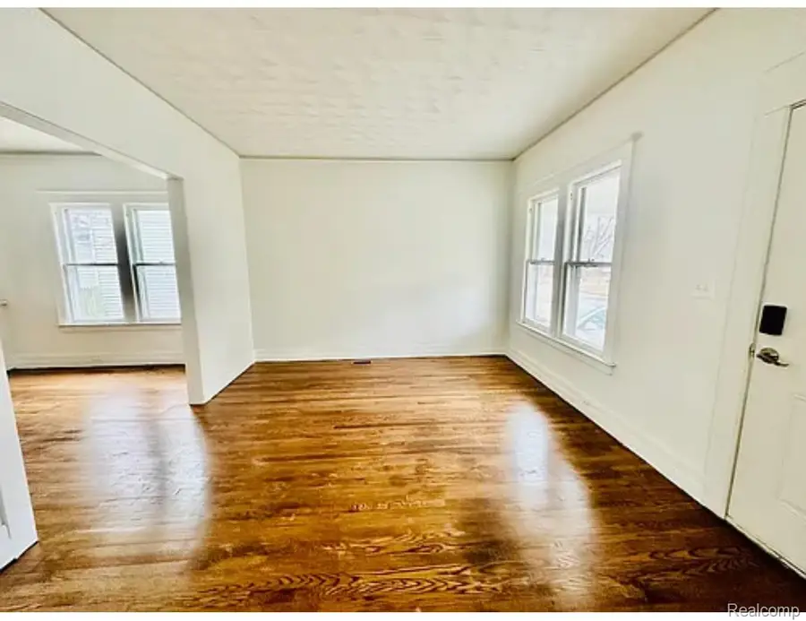 8175 Central, Center Line, MI 48015 - #3