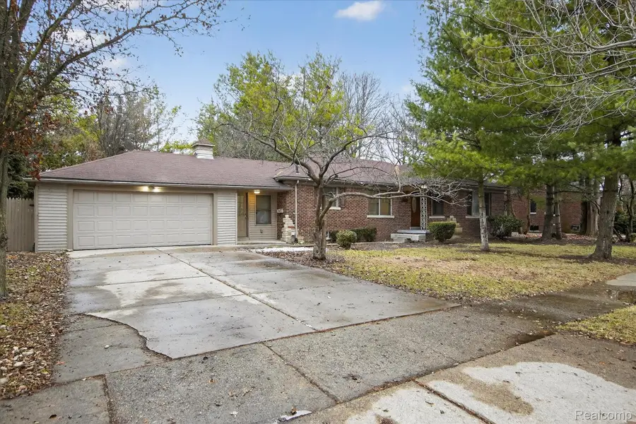 18671 Huntington Avenue, Harper Woods, MI 48225 - Image #2