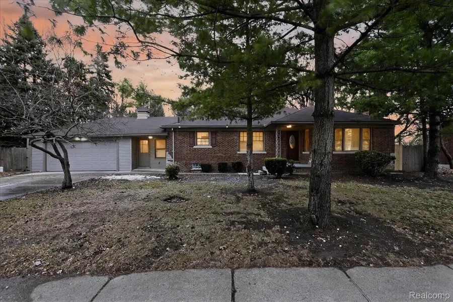18671 Huntington Avenue, Harper Woods, MI 48225 - Image #3