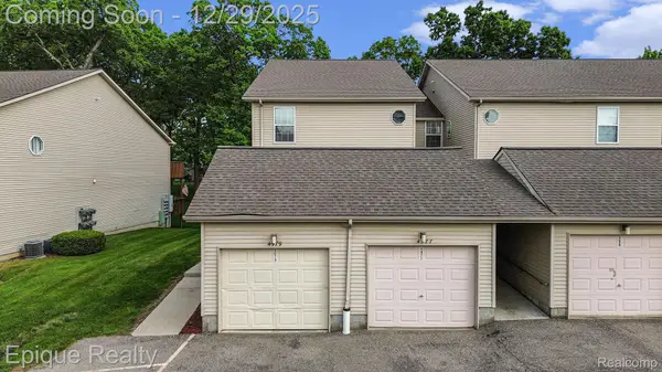 4977 Oak Hill Drive, Waterford, MI 48329