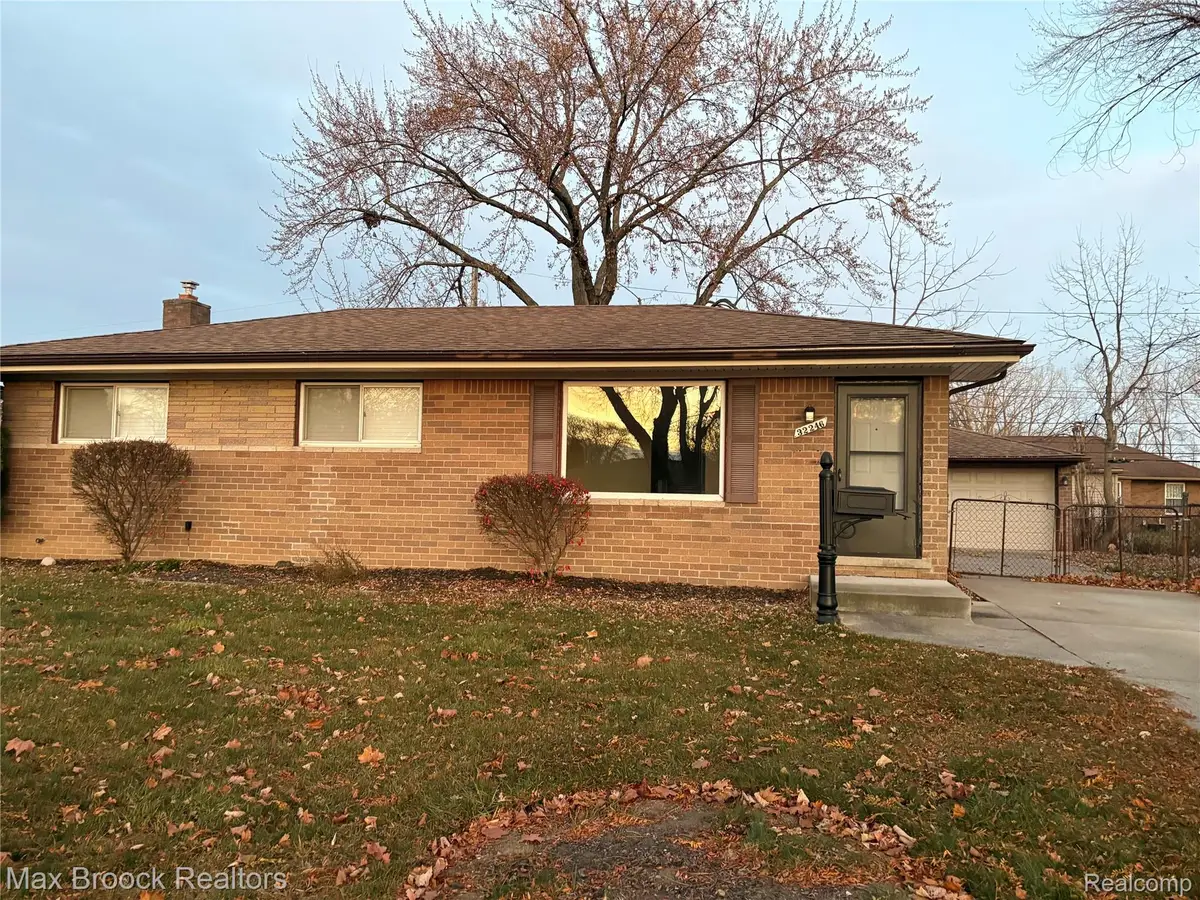 32246 Oakview Drive, Warren, MI 48092 - Image #1