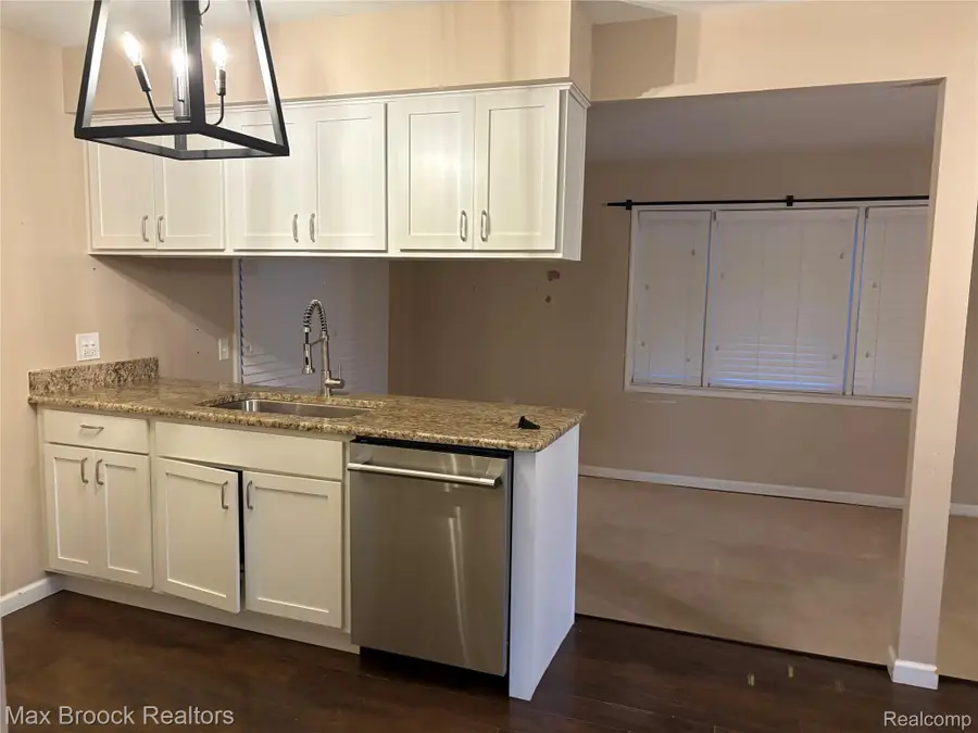 32246 Oakview Drive, Warren, MI 48092 - Image #3