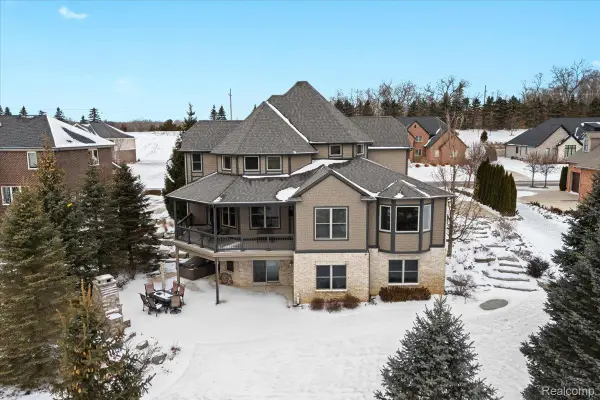 10511 Stoney Point Drive, SouthLyon, MI 48178