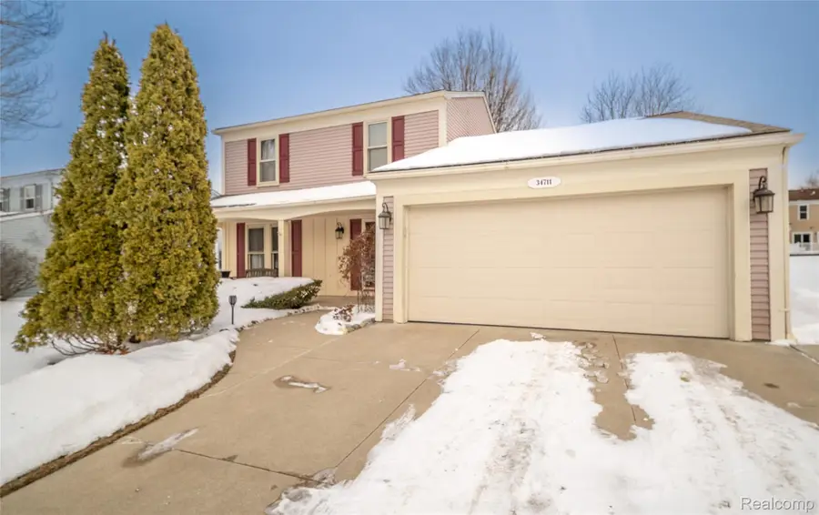 34711 Bunker Hill Drive, Farmington Hills, MI 48331 - #2