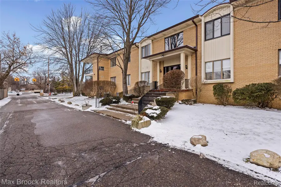 31935 W 14 Mile Road #117, Farmington Hills, MI 48334 - Image #2