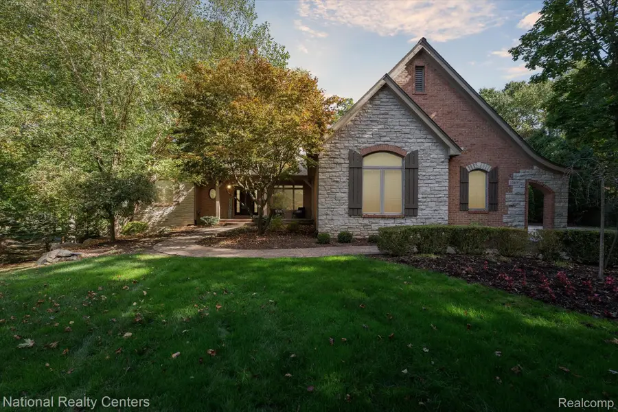 1569 Gleneagles, Highland, MI 48357 - Image #2