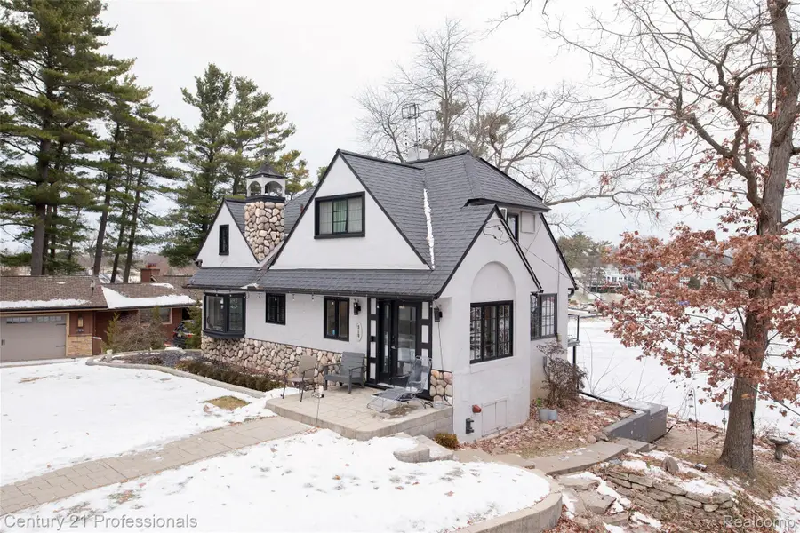 910 W Pine Tree Road W, Orion, MI 48362 - Image #3