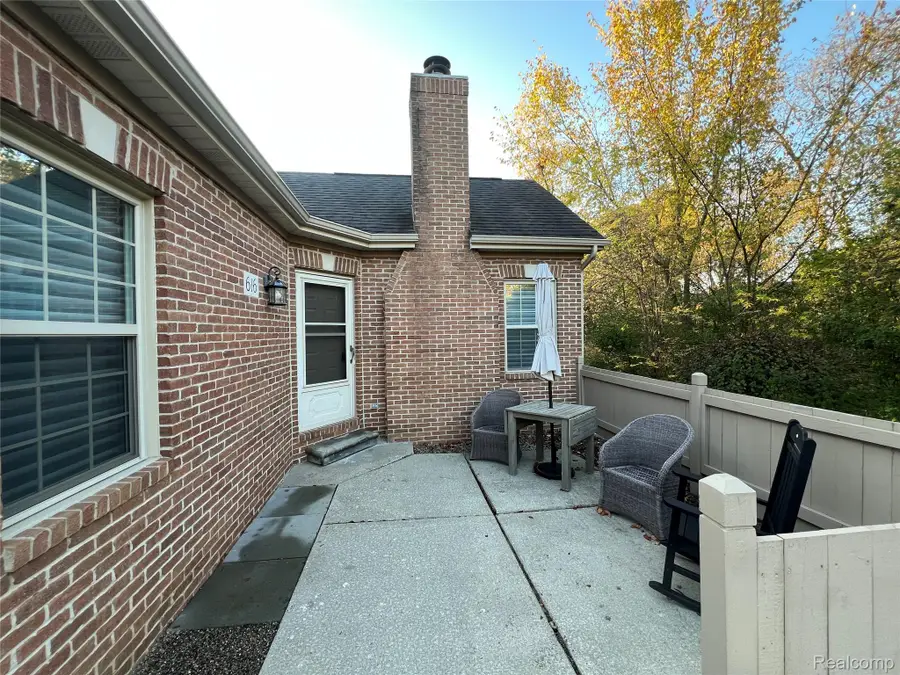 616 Perry Creek Drive #11, Grand Blanc, MI 48439 - Image #3