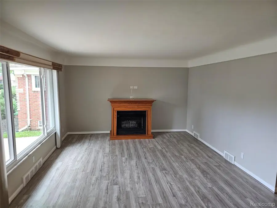 23091 Sussex Street, Oak Park, MI 48237 - #2