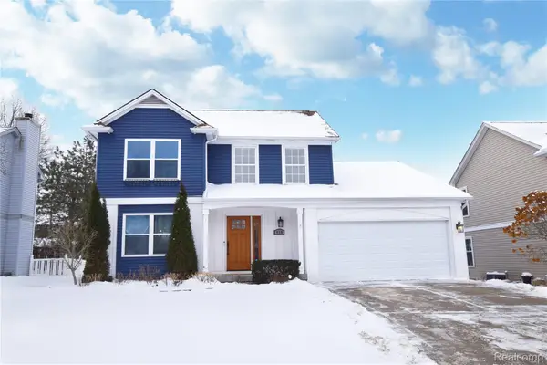 910 3rd Street, Fenton, MI 48430